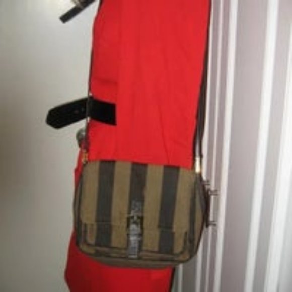 ❤️Authentic FENDI Pequin Flap Canvas Leather Shoulder CrossBody Bag Purse - Picture 2 of 14